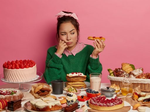 Cheat Meal vs. Cheat Day – czy oszukane posiłki faktycznie napędzają metabolizm, czy tylko niszczą deficyt?